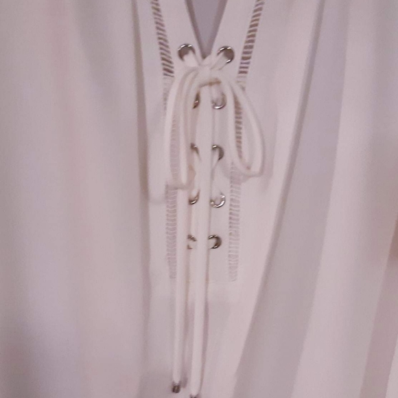 White Tie-up Top - NWT👌 - Picture 2 of 5
